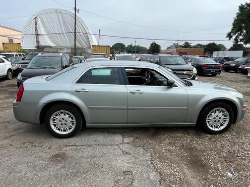2005 Chrysler 300 Base
