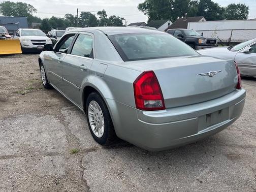 2005 Chrysler 300 Base