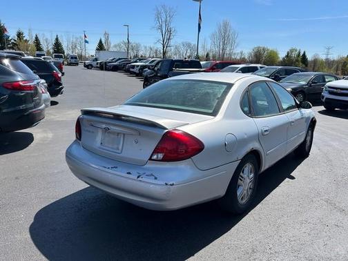 2003 Ford Taurus SE