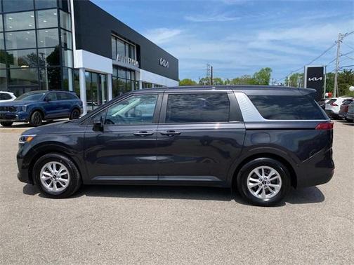 2023 Kia Carnival LX