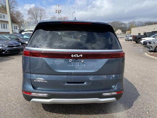 2024 Kia Carnival EX