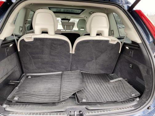 Denim Blue Metallic 2021 Volvo XC90 T6 Momentum 7 Passenger