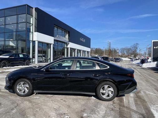 2025 Hyundai SONATA SE