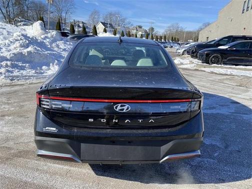 2025 Hyundai SONATA SE