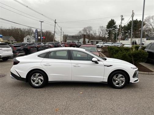 2025 Hyundai SONATA SE