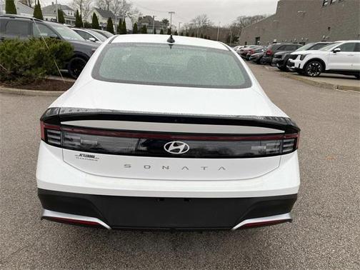 2025 Hyundai SONATA SE