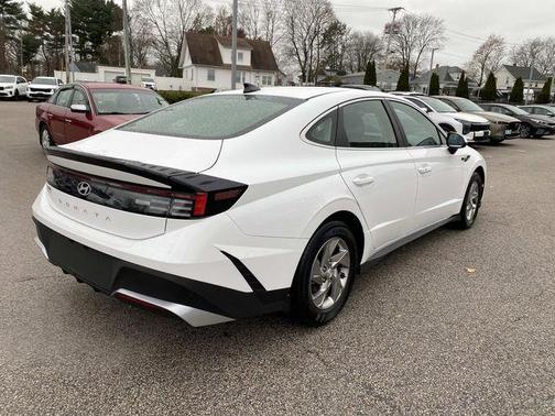 2025 Hyundai SONATA SE