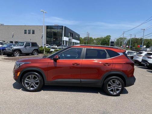 Mars Orange 2023 Kia Seltos S