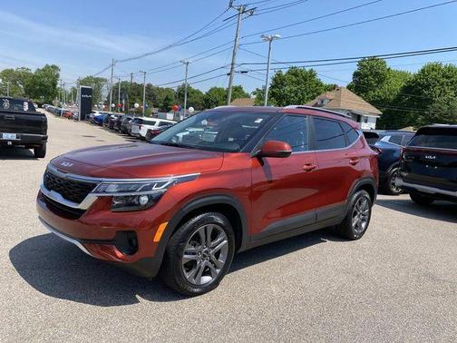 Mars Orange 2023 Kia Seltos S