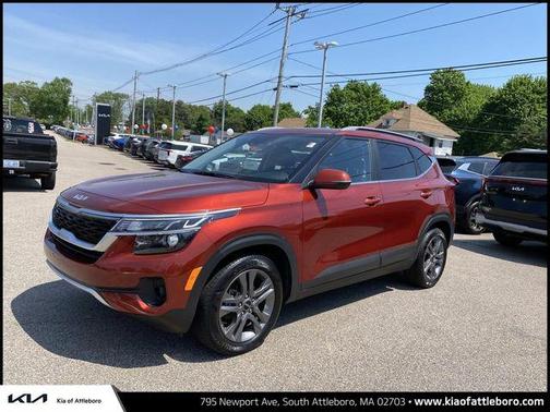 Mars Orange 2023 Kia Seltos S