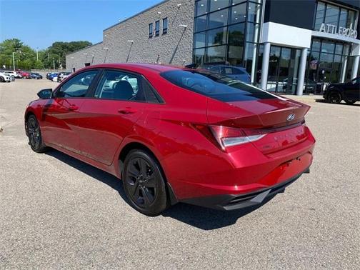 2022 Hyundai ELANTRA SEL