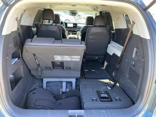 2024 Kia Carnival EX