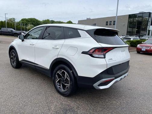Snow White Pearl 2023 Kia Sportage LX