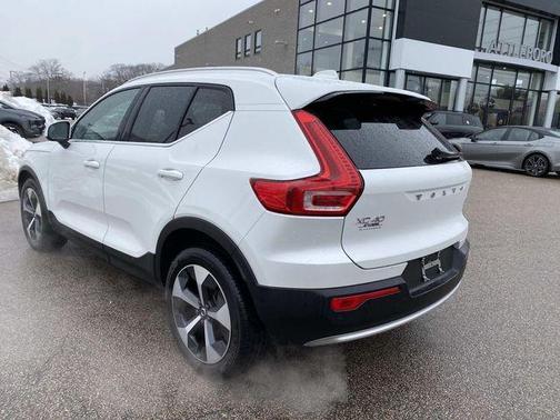 2024 Volvo XC40 B5 Core