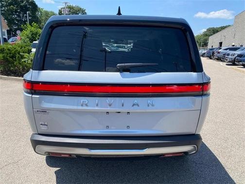 2024 Rivian R1S Adventure
