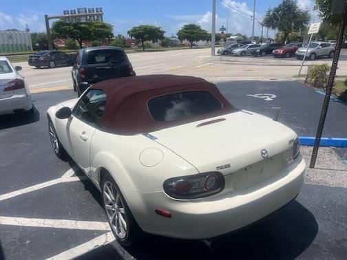 2006 Mazda MX-5 Miata Grand Touring 2dr Convertible