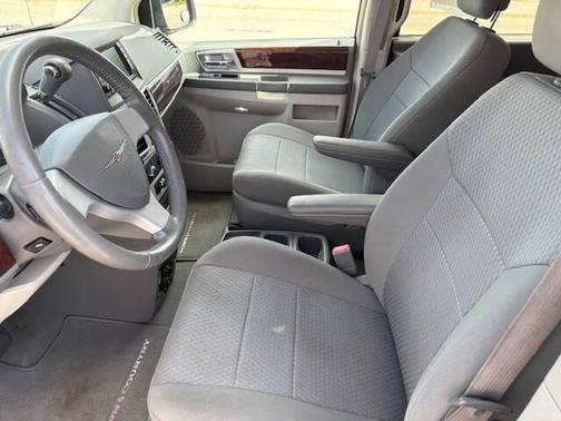 2010 Chrysler Town & Country Touring