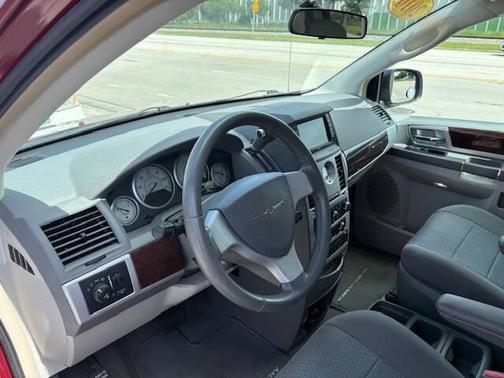 2010 Chrysler Town & Country Touring