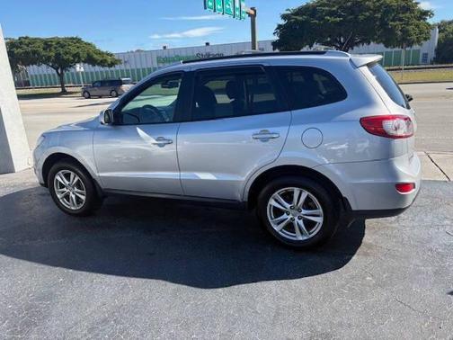 2011 Hyundai SANTA FE SE