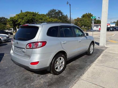 2011 Hyundai SANTA FE SE