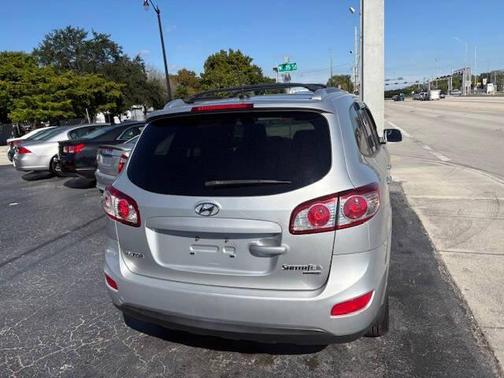 2011 Hyundai SANTA FE SE