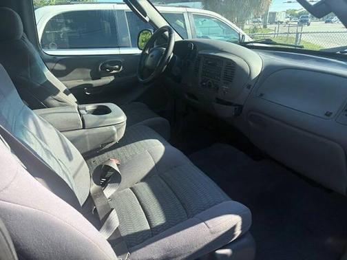 Black Clearcoat 2002 Ford F-150 XL
