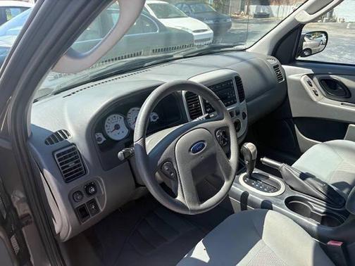 Dark Shadow Gray Clearcoat Metallic 2006 Ford Escape XLT