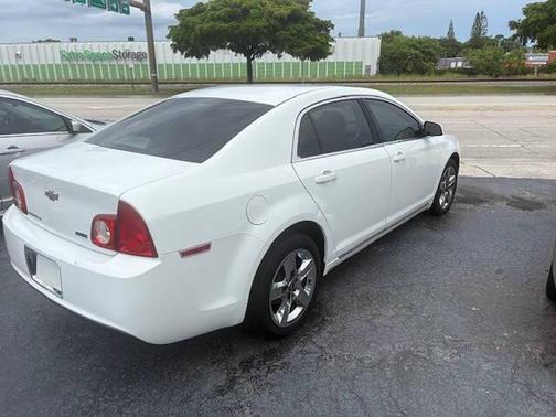Summit White 2010 Chevrolet Malibu LT