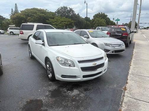 Summit White 2010 Chevrolet Malibu LT