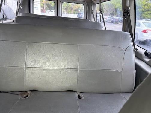 2006 Ford E350 Super Duty XL Wagon