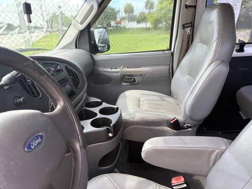 2006 Ford E350 Super Duty XL Wagon