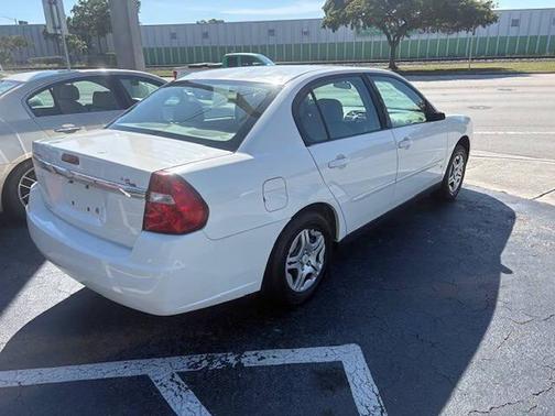 White 2007 Chevrolet Malibu LS