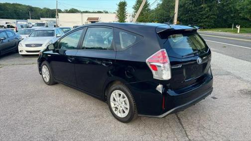 2015 Toyota Prius v Five