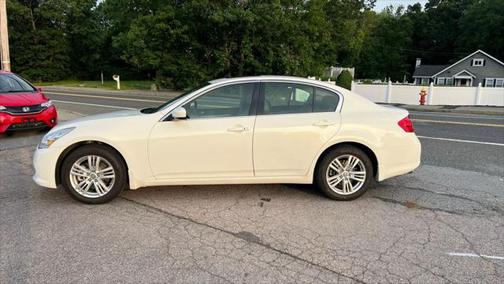 2015 INFINITI Q40 Base