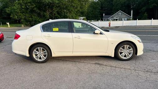 2015 INFINITI Q40 Base