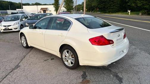 2015 INFINITI Q40 Base