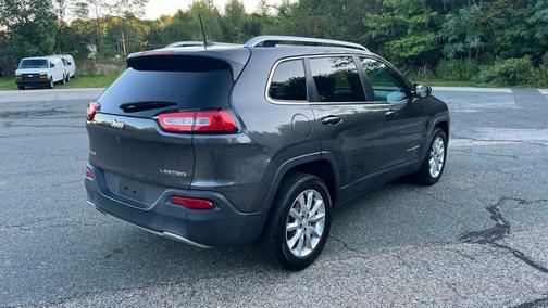 2017 Jeep Cherokee Sport
