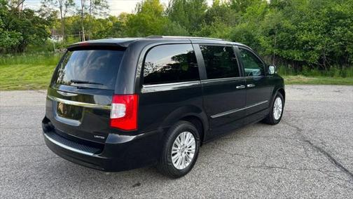 2015 Chrysler Town & Country Limited Platinum