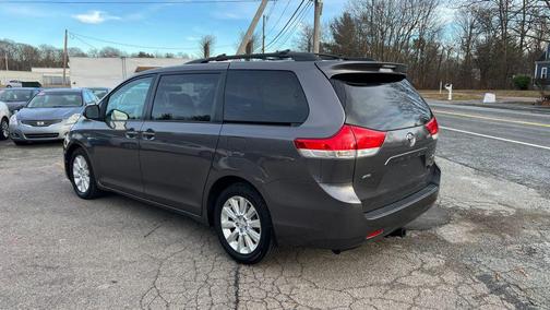 2011 Toyota Sienna XLE