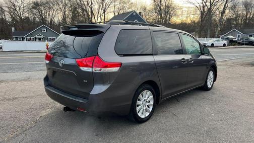 2011 Toyota Sienna XLE