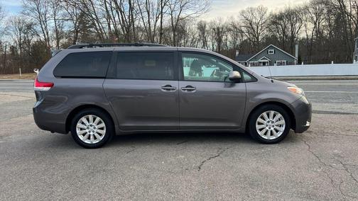 2011 Toyota Sienna XLE