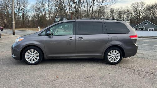 2011 Toyota Sienna XLE