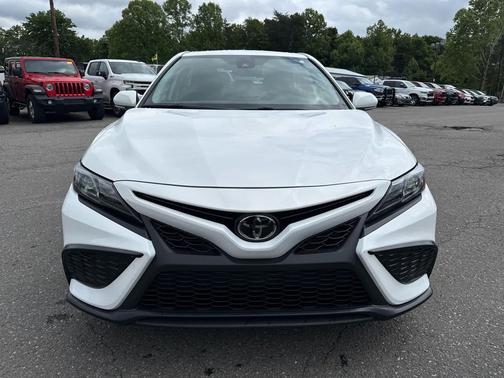 Ice Cap 2024 Toyota Camry SE