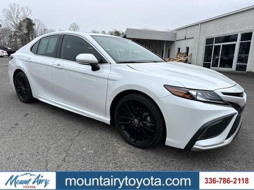 2024 Toyota Camry Hybrid SE