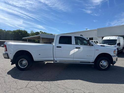 Bright White Clearcoat 2021 RAM 3500 Tradesman Crew Cab 4x4 8' Box
