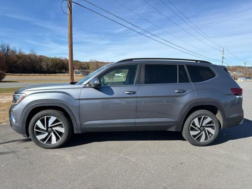 2024 Volkswagen Atlas 2.0T SE w/Technology 4MOTION