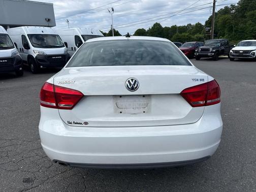 CANDY WHITE [WHITE] 2012 Volkswagen Passat Base