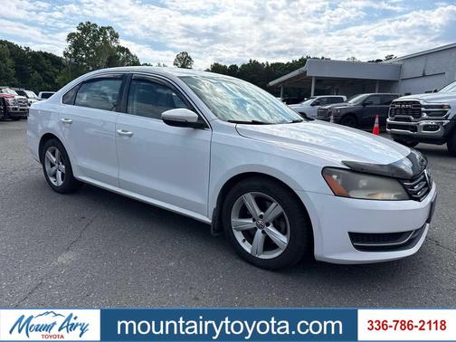 CANDY WHITE [WHITE] 2012 Volkswagen Passat Base