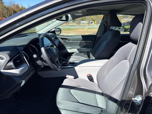 2024 Toyota Camry Hybrid LE