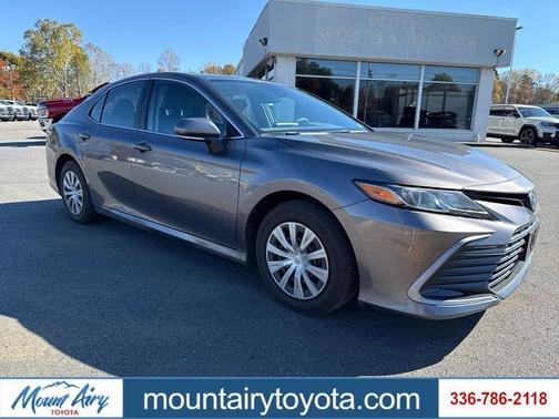 2024 Toyota Camry Hybrid LE